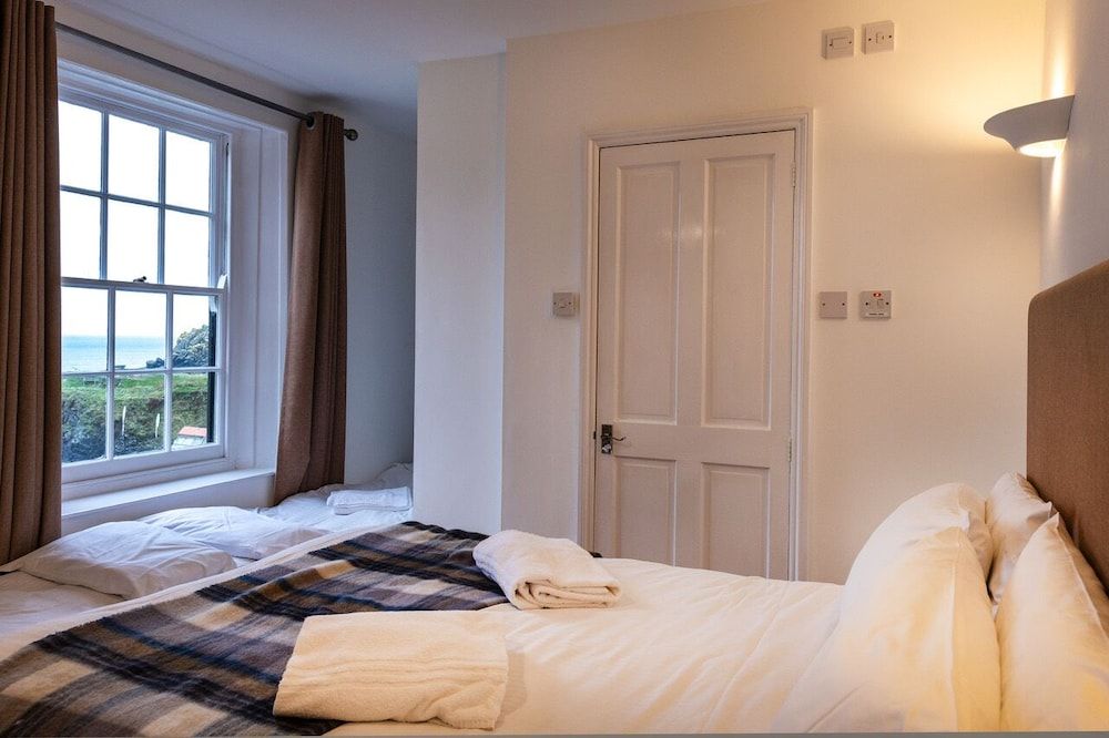 Cadgwith Cove Inn Suite, Ensuite, Sea View (Room 8)
