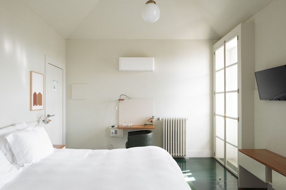 Double Room, River View (5)
