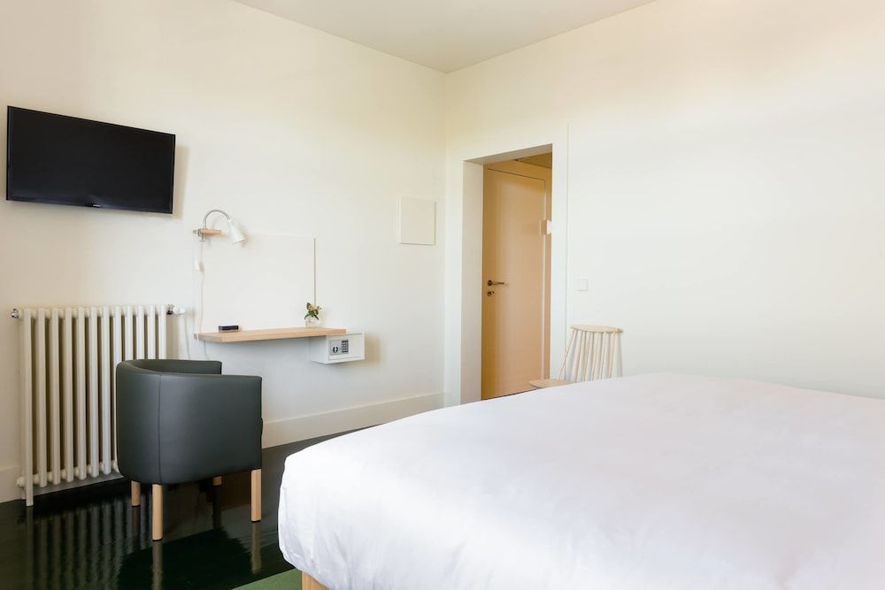 Double Room, River View (6)