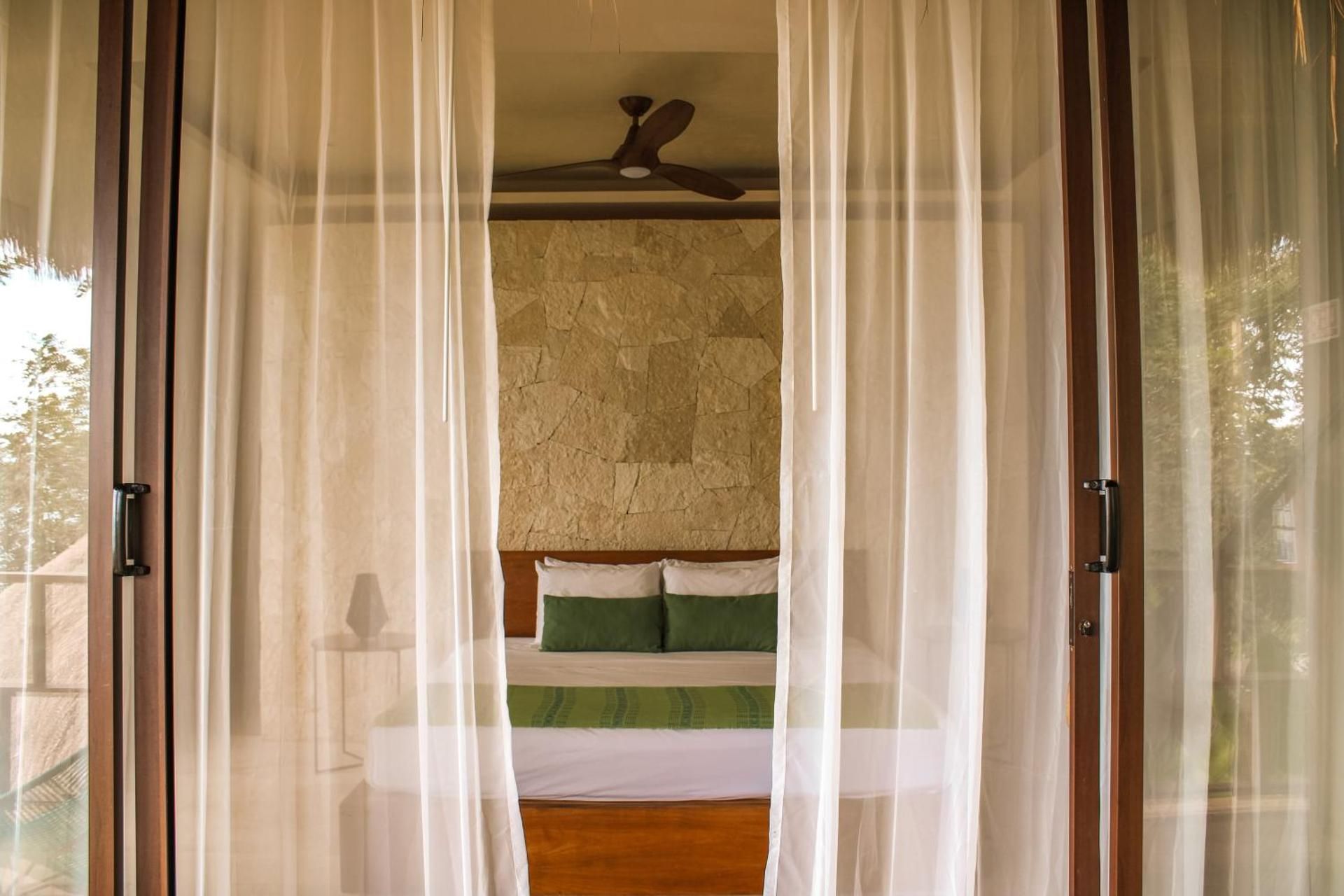 Khaban Bacalar Hotel Boutique Deluxe King with Balcony Garden View 12