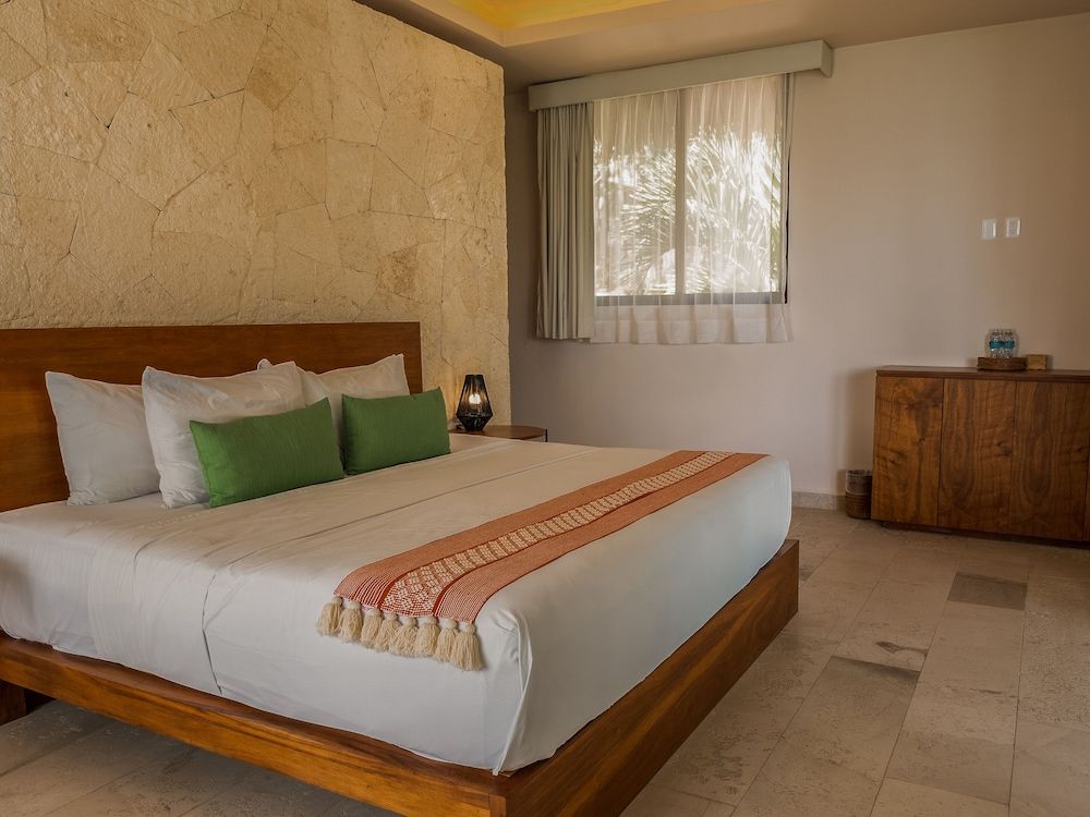 Khaban Bacalar Hotel Boutique Deluxe King with Balcony Garden View 6