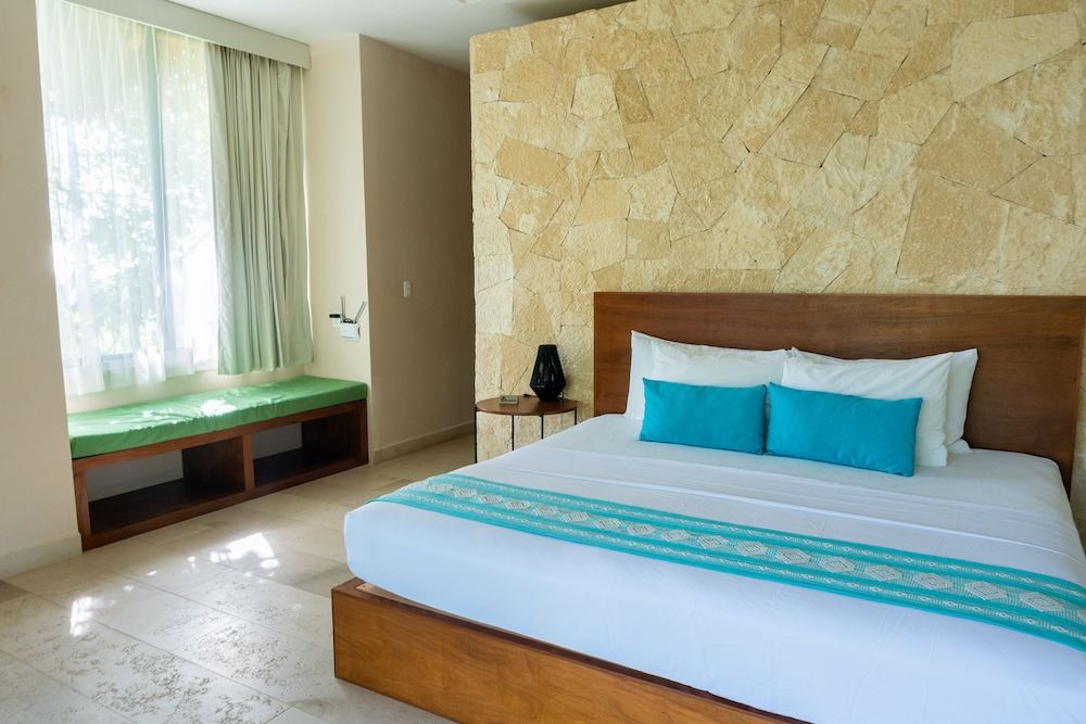 Khaban Bacalar Hotel Boutique Deluxe King with Balcony Garden View 8