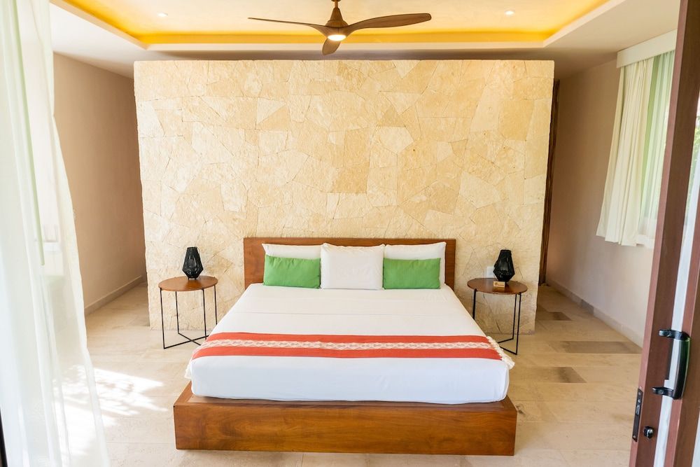 Khaban Bacalar Hotel Boutique Deluxe King with Balcony Garden View 3