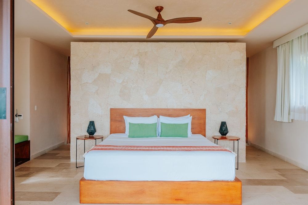 Khaban Bacalar Hotel Boutique Master Suite with Balcony Lagoon View 3