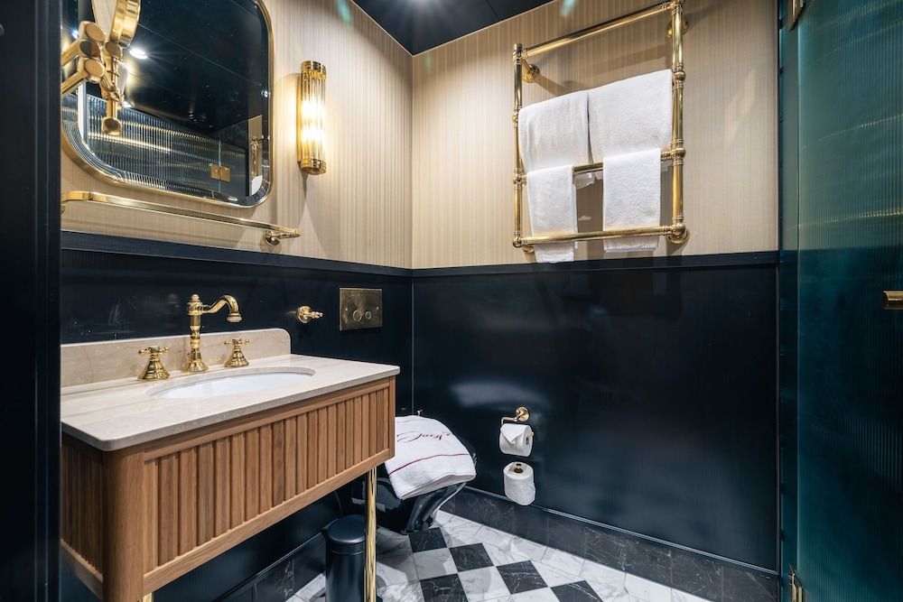 Jacy'z Hotel & Resort Dark at Jacyz No windows 3