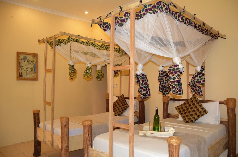 Chanya Lodge