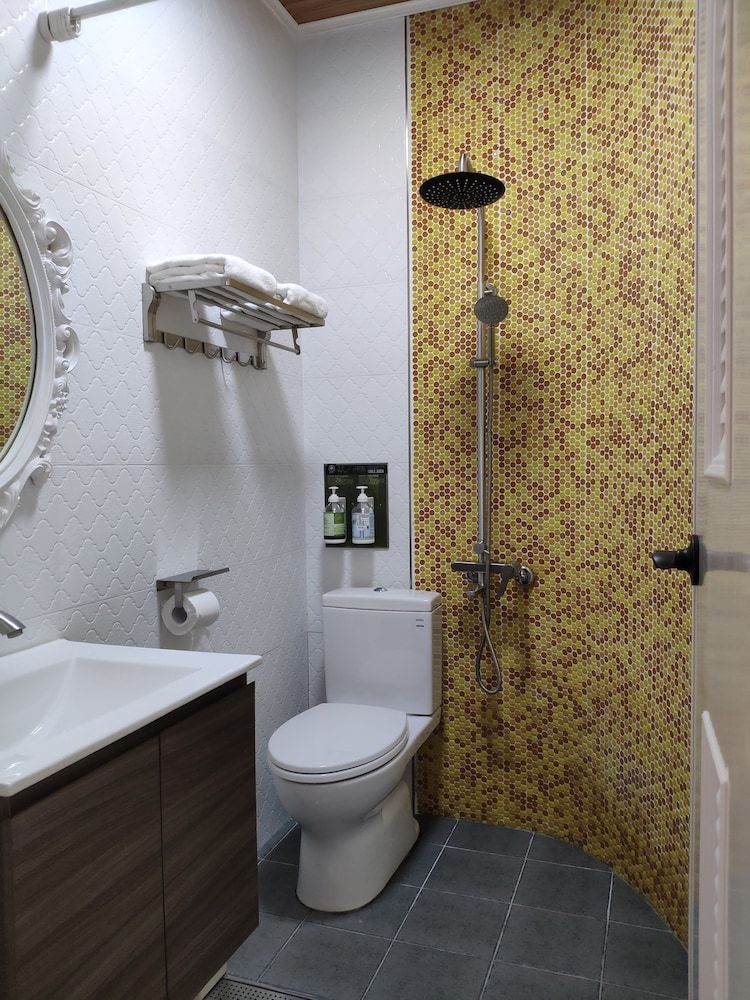 Teacher Cai Homestay Comfort Triple Room, Balcony, City View 9