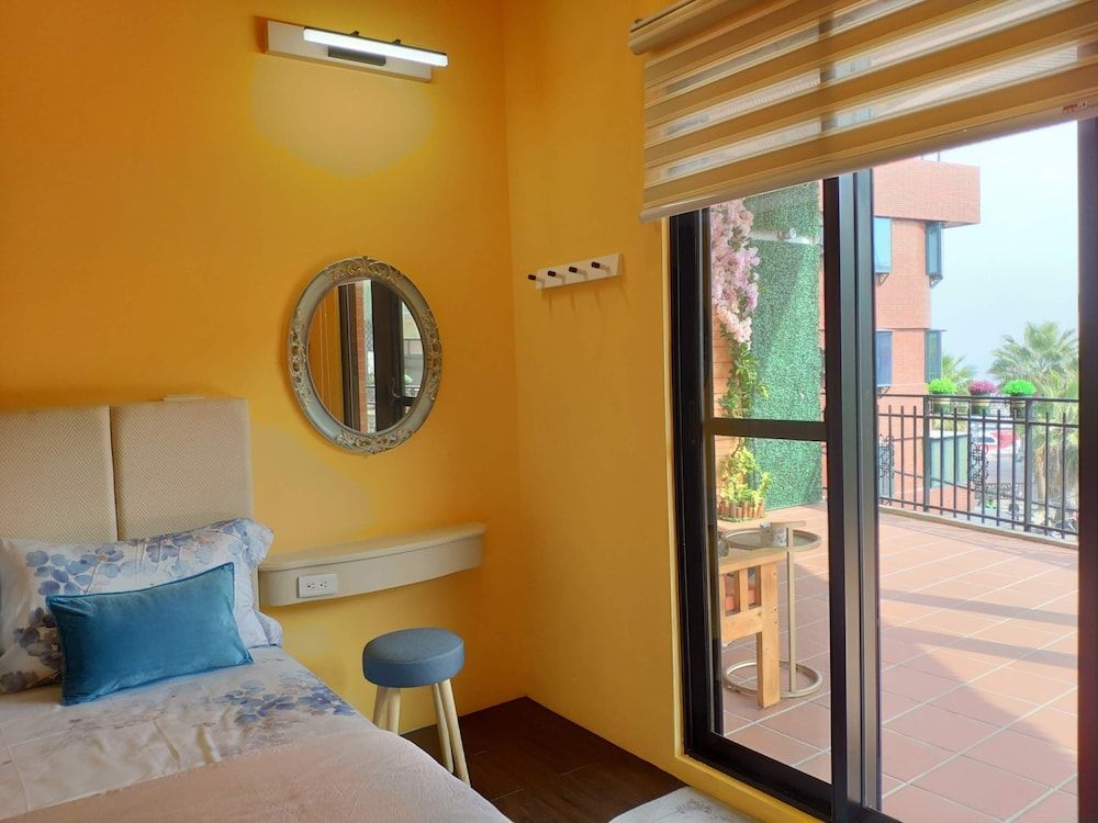 Teacher Cai Homestay Family Quadruple Room, Balcony, Partial Ocean View 6