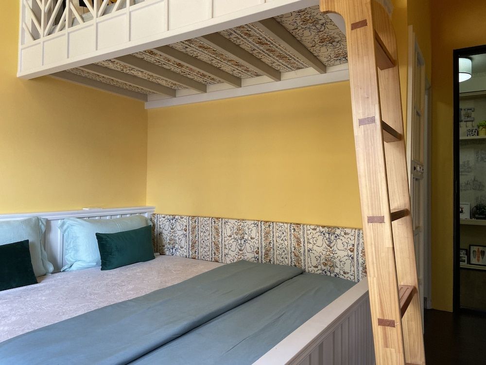 Teacher Cai Homestay Comfort Triple Room, Balcony, City View 8