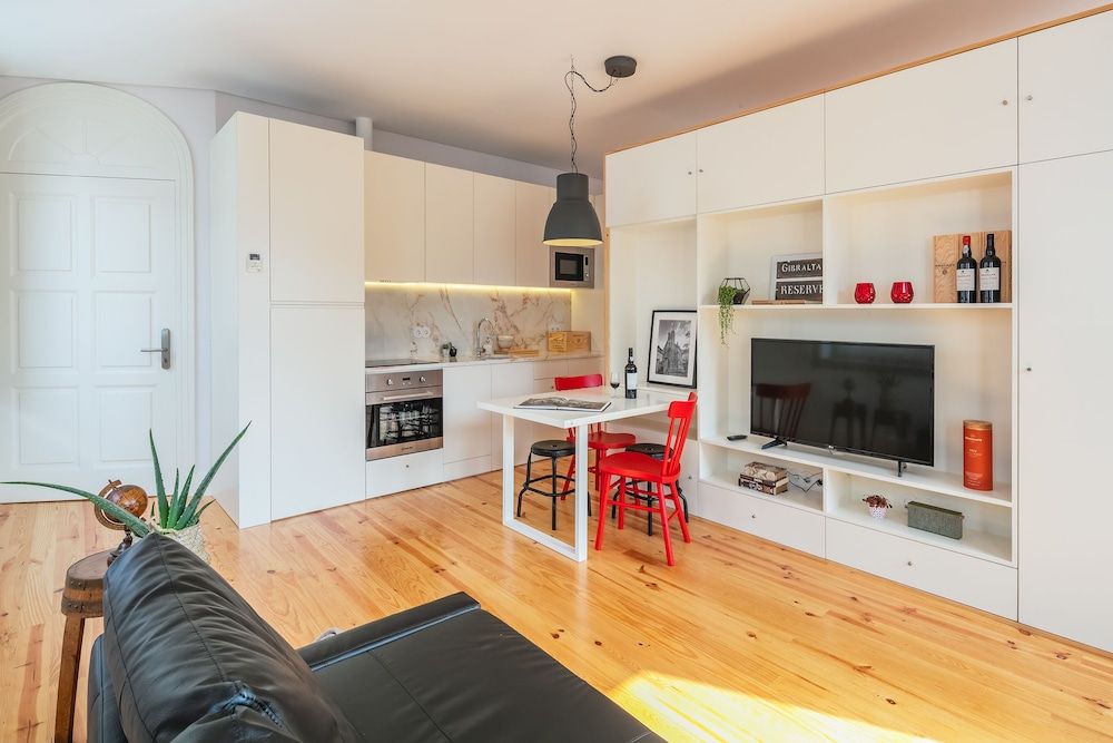 Indulge Porto Flats Exclusive Studio, City View 8