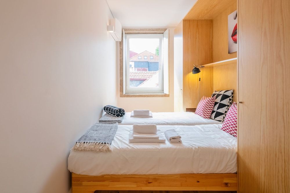 Indulge Porto Flats Exclusive Studio, City View 3
