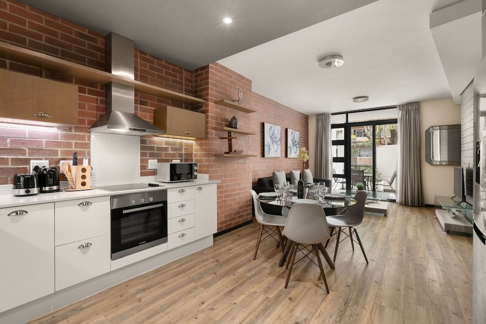 Easy Stay - The Vantage