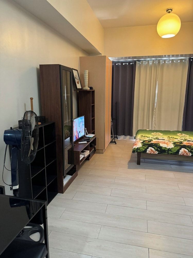 Henry's Newport Deluxe Studio 57