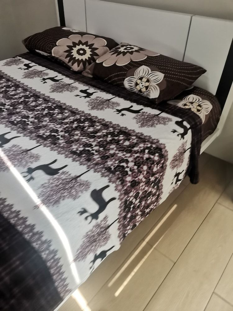 Henry's Newport Deluxe Studio 10