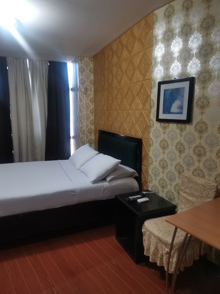 Henry's Newport Deluxe Studio 13