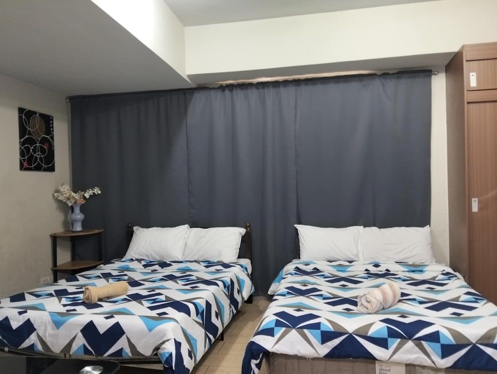 undefined Henry's Newport 2