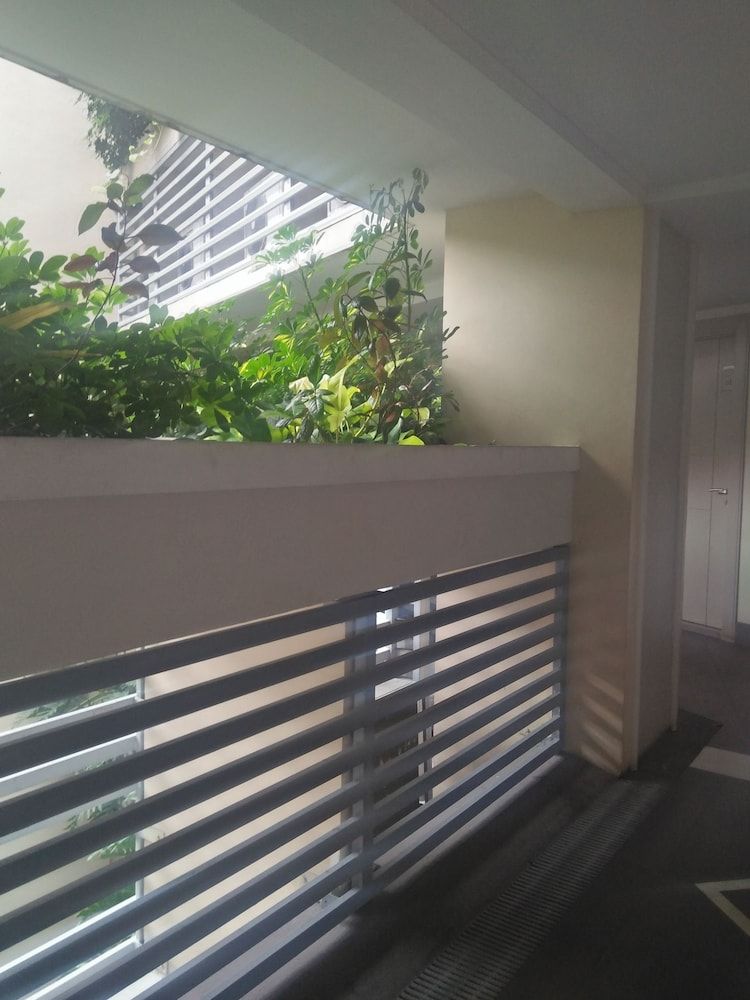 Henry's Newport Deluxe Studio 34