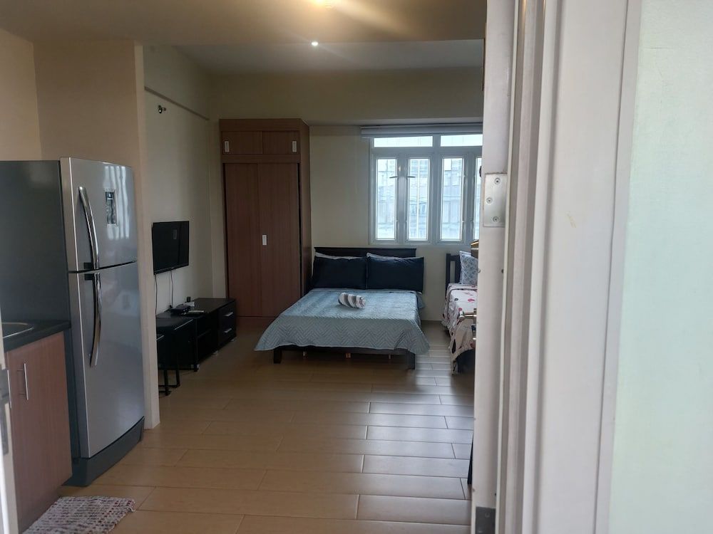 Henry's Newport Deluxe Studio 29