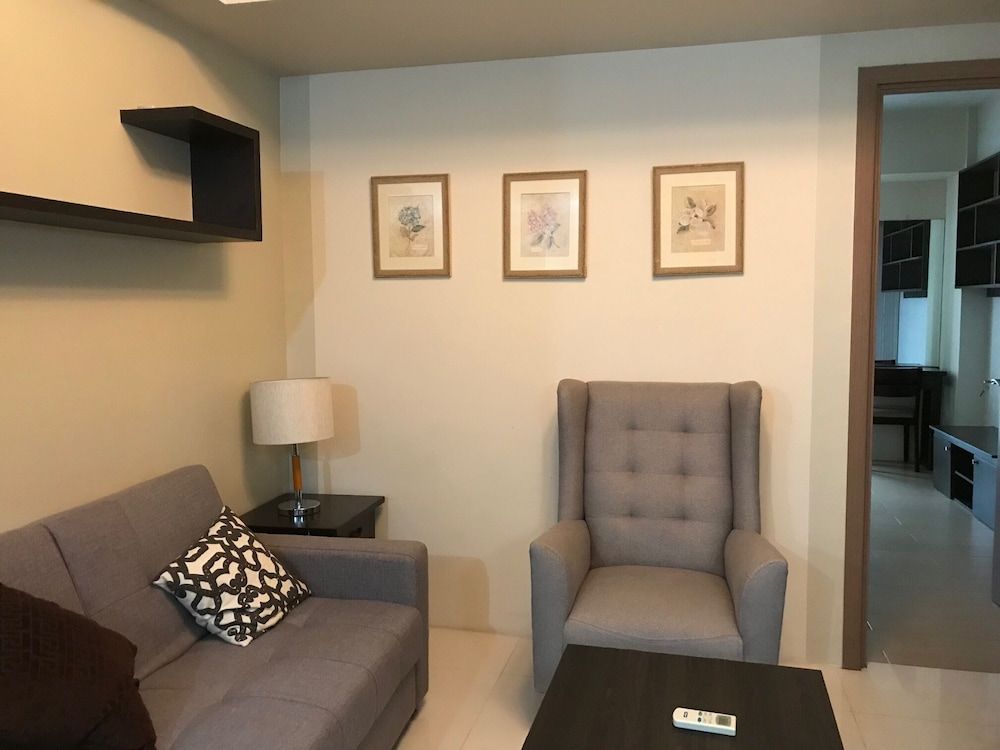 Henry's Newport Deluxe Studio 74