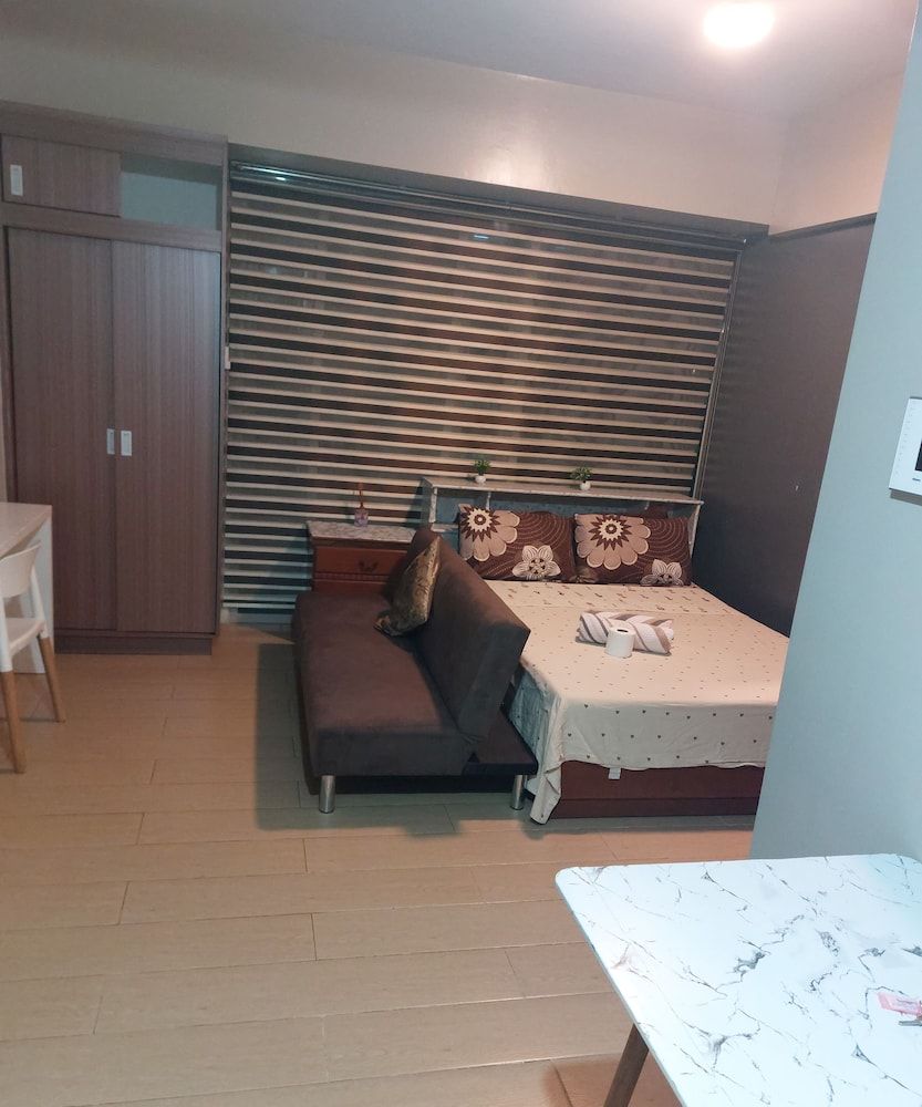 Henry's Newport Deluxe Studio 20