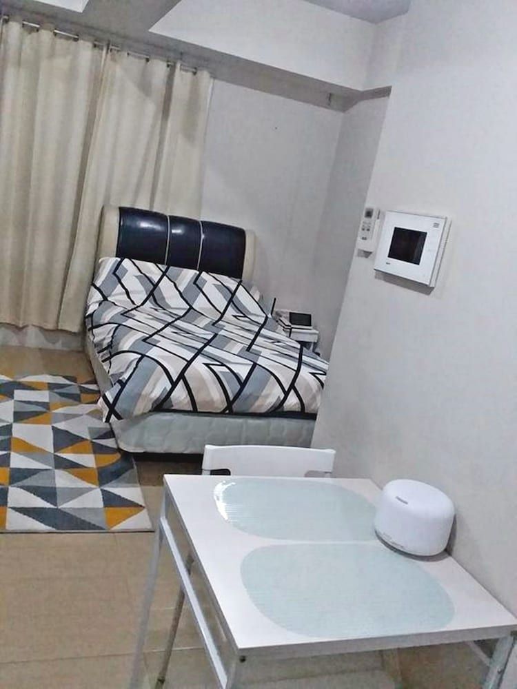 Henry's Newport Deluxe Studio 48