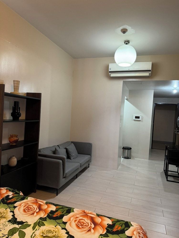 Henry's Newport Deluxe Studio 80