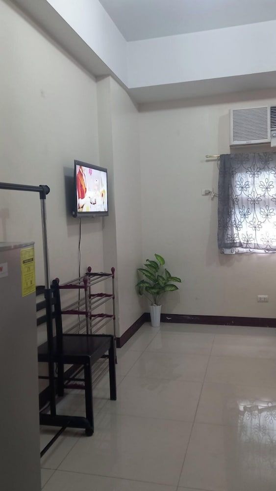 Henry's Newport Deluxe Studio 79