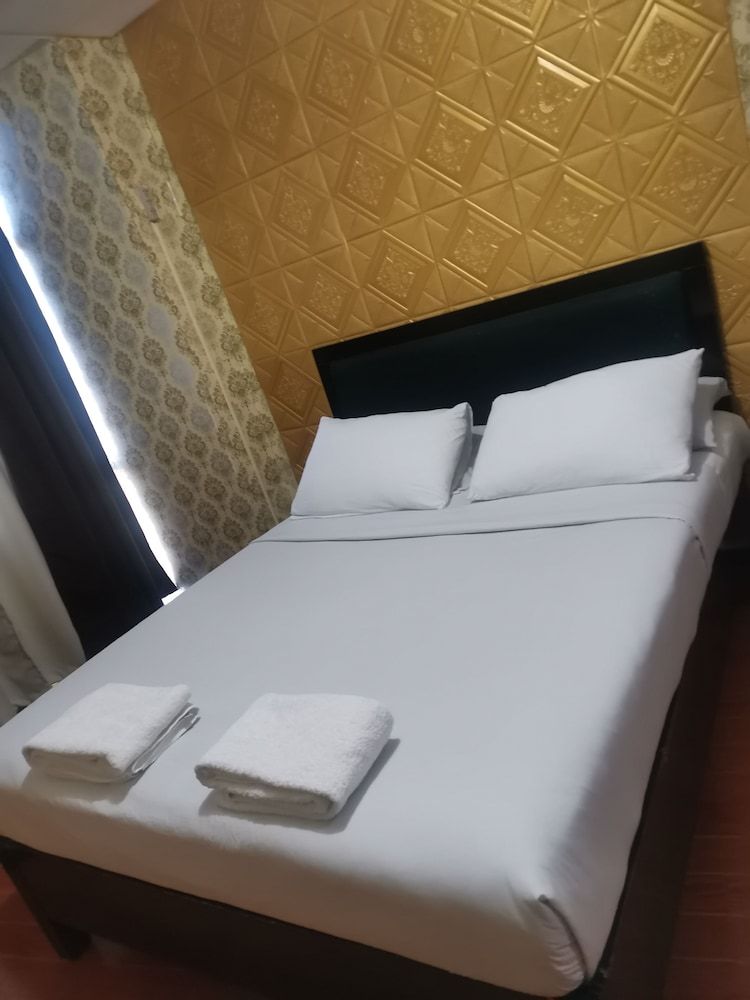 Henry's Newport Deluxe Studio 12