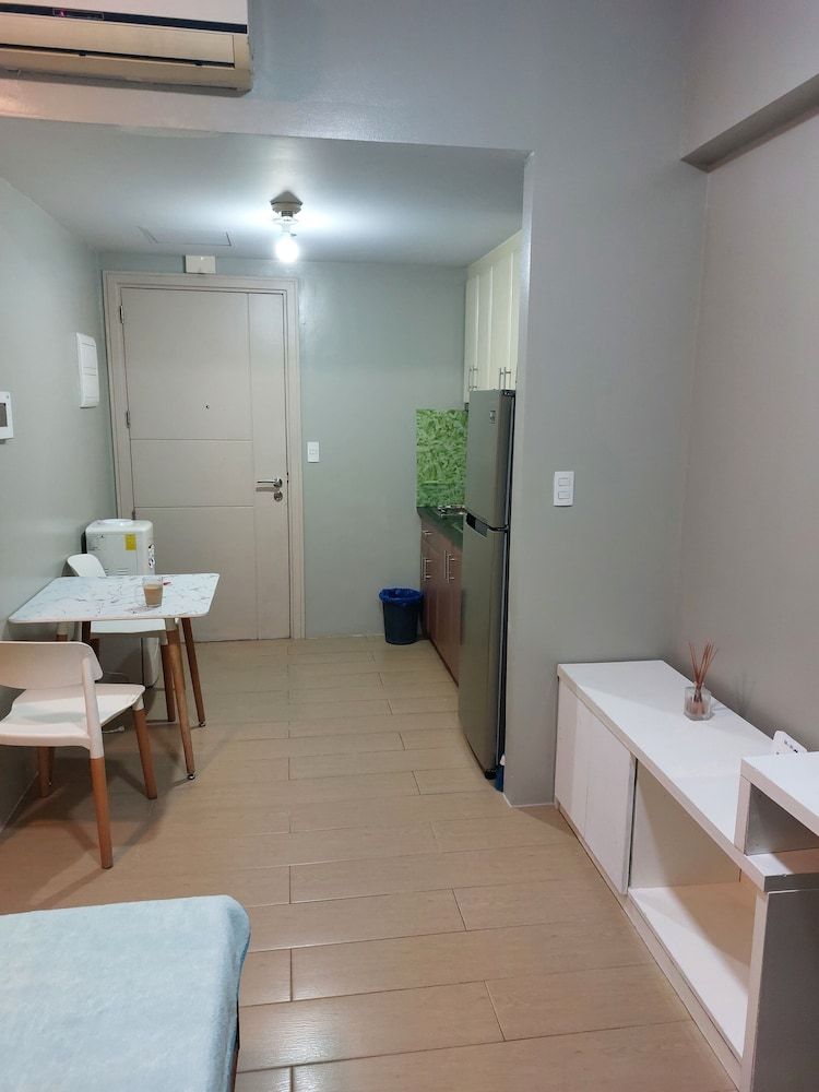 Henry's Newport Deluxe Studio 38