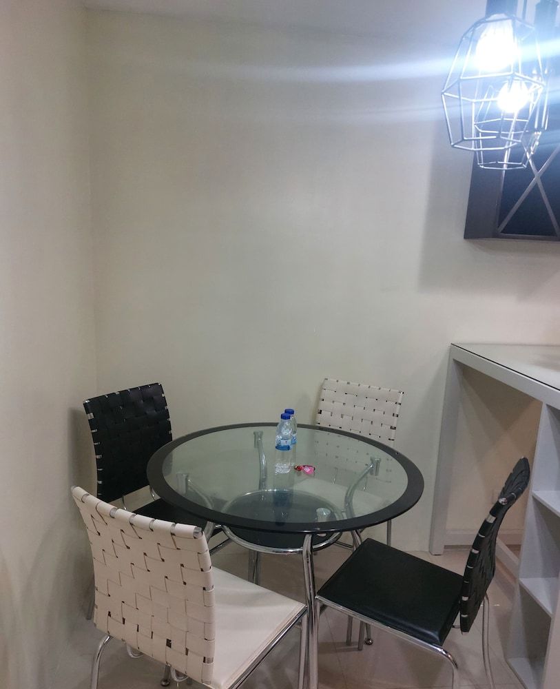 Henry's Newport Deluxe Studio 78