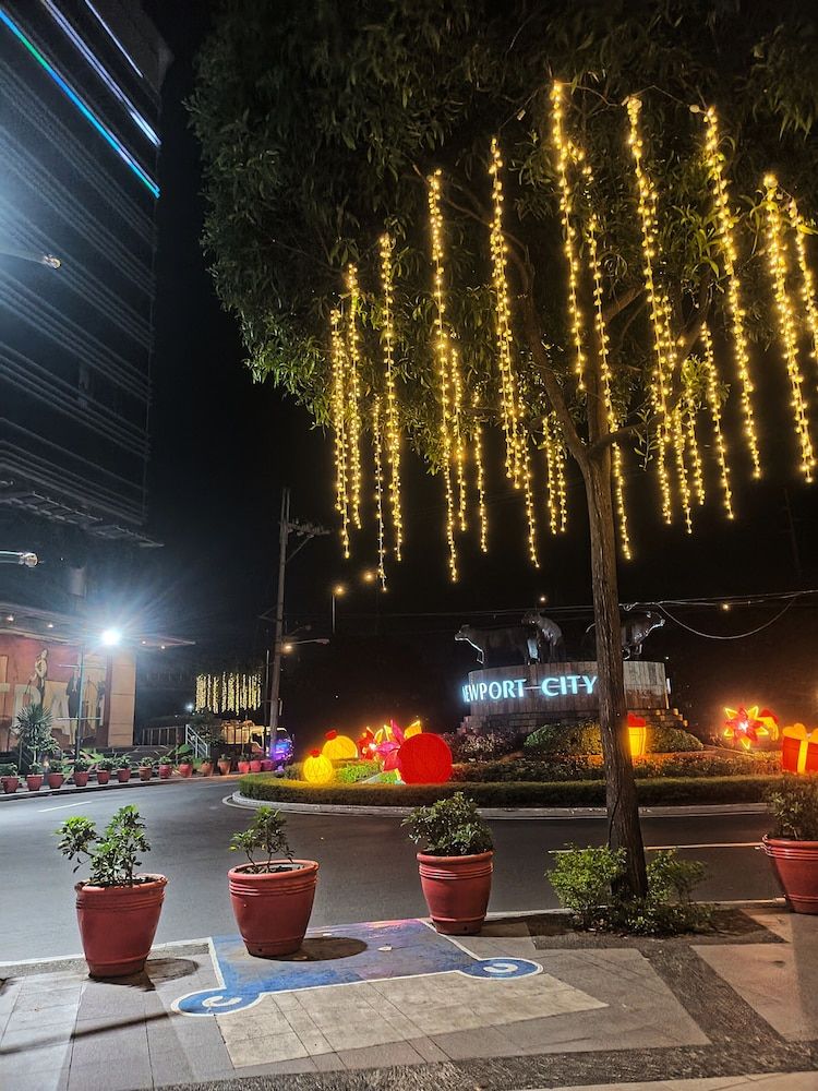 undefined Henry's Newport 7