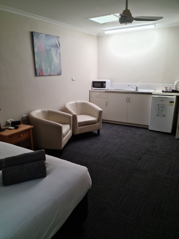 Henry's Quirindi Large Family Room