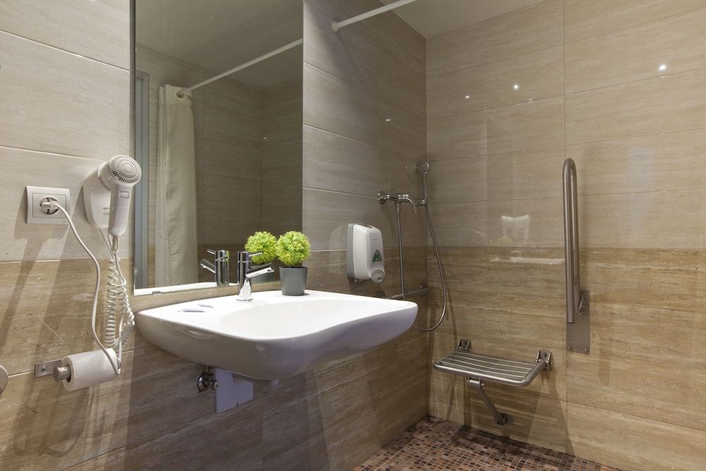 Hostal Barcelona Triple Room 7