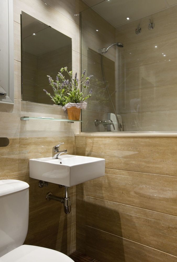 Hostal Barcelona Double Room 9