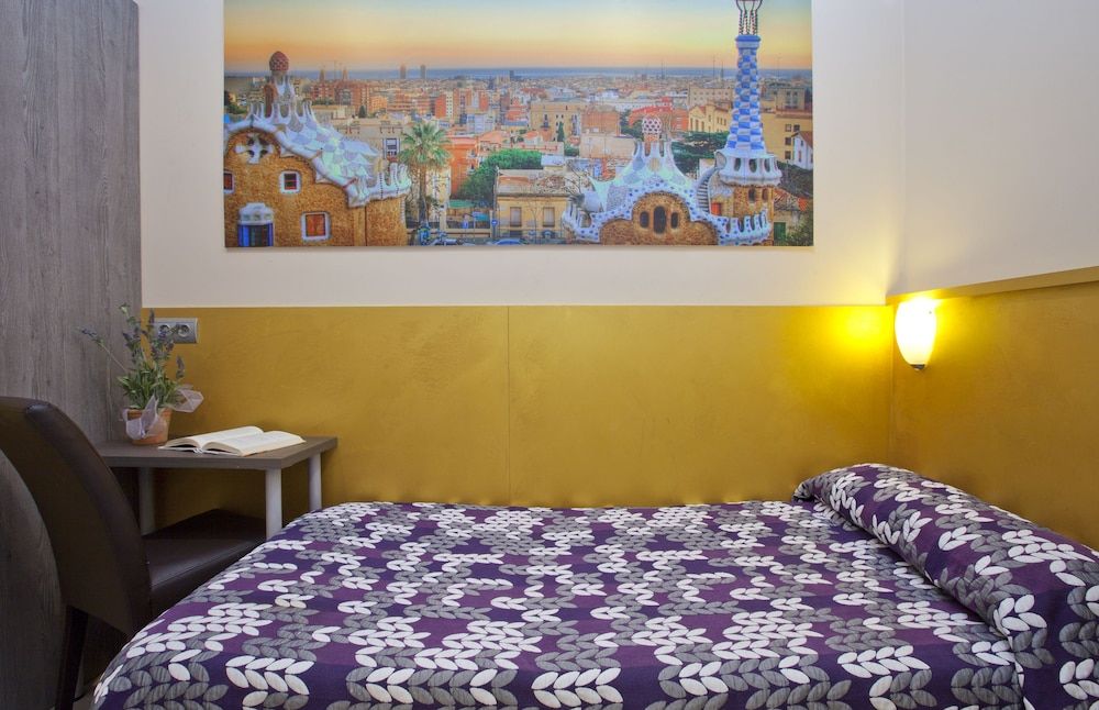 Hostal Barcelona Single Room 3