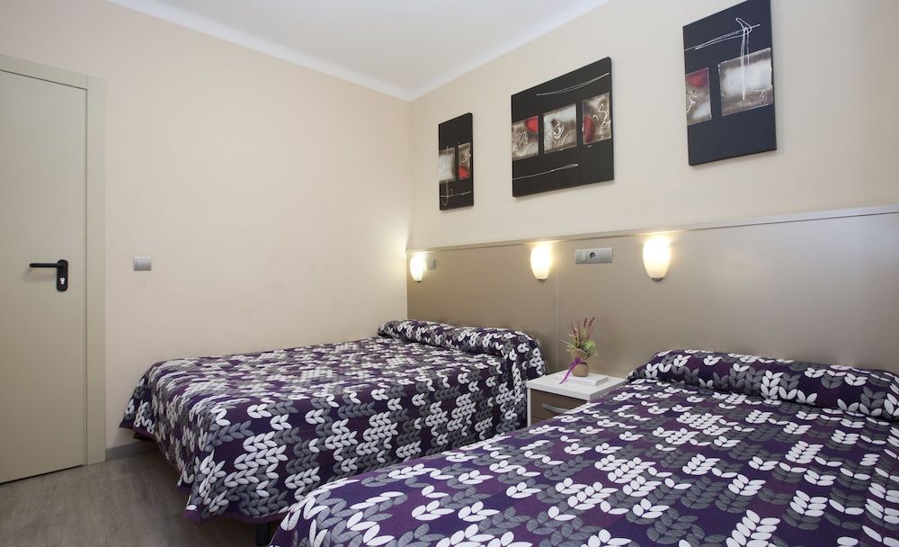 Hostal Barcelona Triple Room 4