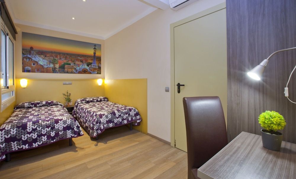 Hostal Barcelona Double Room 4