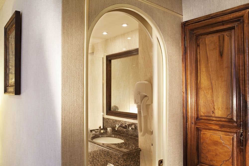 Hôtel Left Bank Saint Germain Chambre Quadruple 7