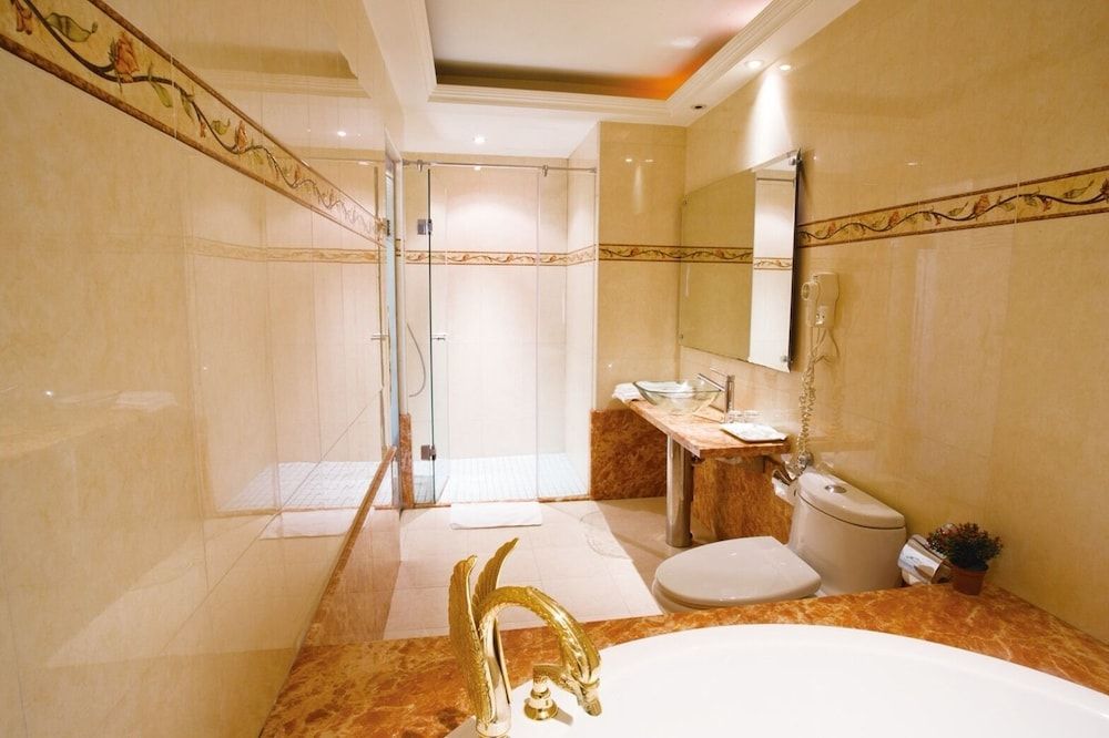 Ever Spring Hotel Elite Quadruple Room 2