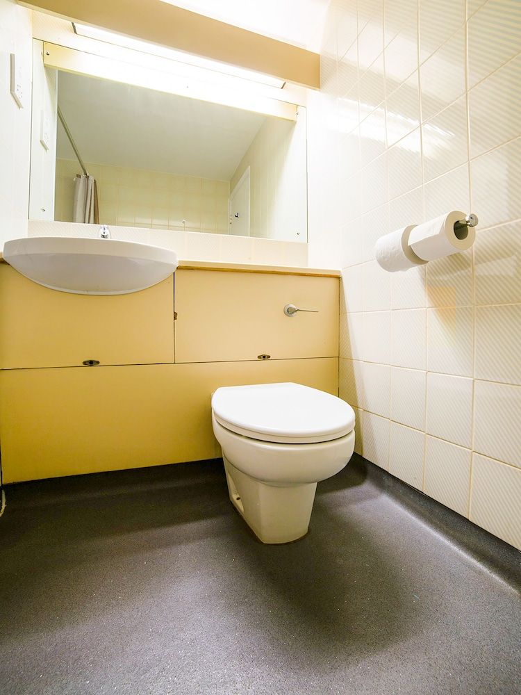 OYO Sunrise Hotel, A46 N Leicester Deluxe Double Room, 1 Double Bed 7