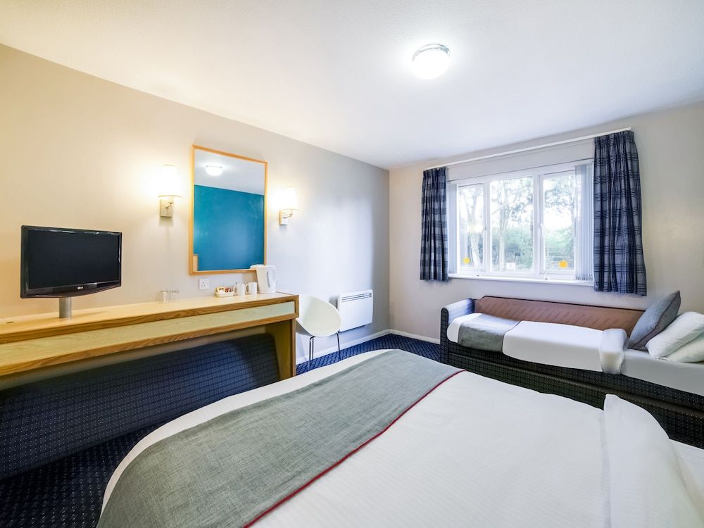 OYO Sunrise Hotel, A46 N Leicester Deluxe Triple Room, Multiple Beds 8