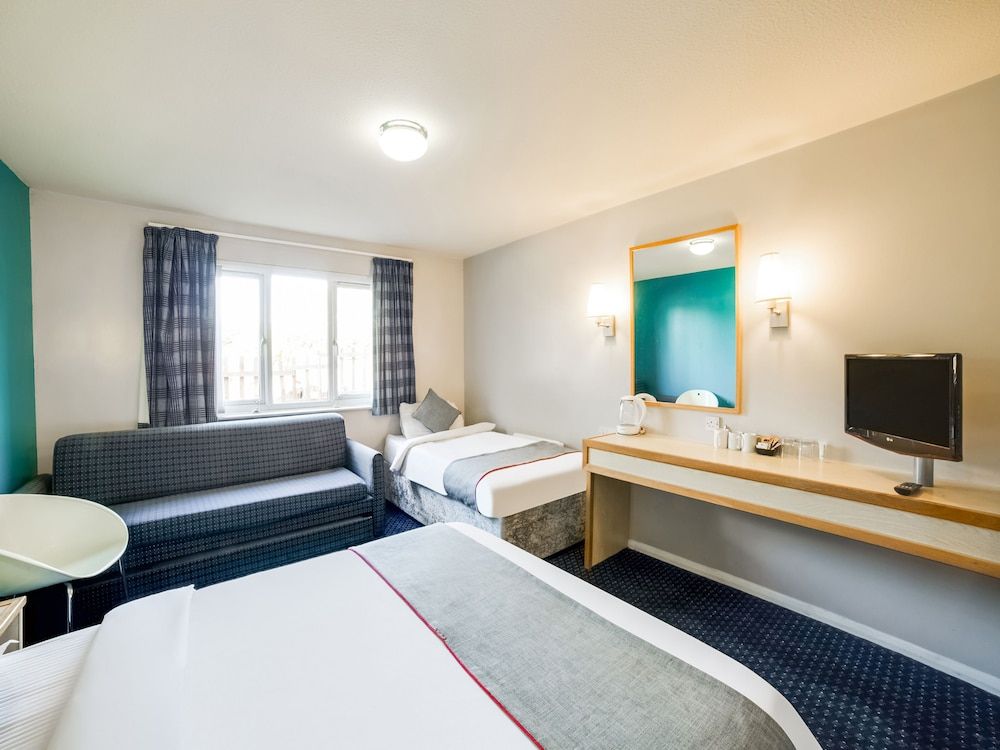 OYO Sunrise Hotel, A46 N Leicester Deluxe Triple Room, Multiple Beds 4