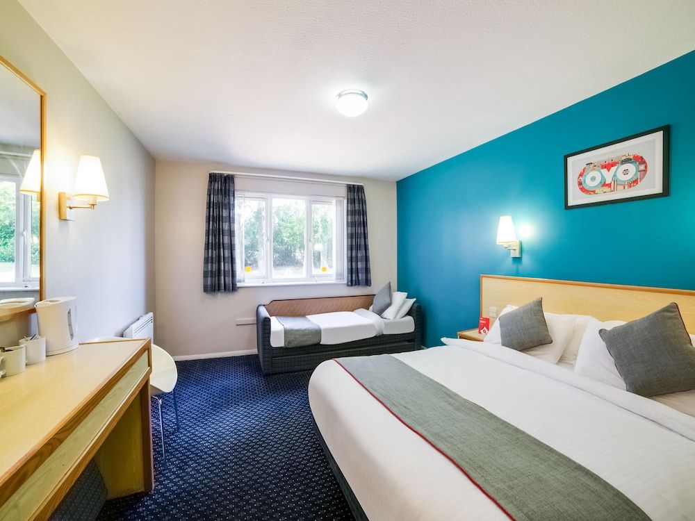 OYO Sunrise Hotel, A46 N Leicester Deluxe Triple Room, Multiple Beds 7