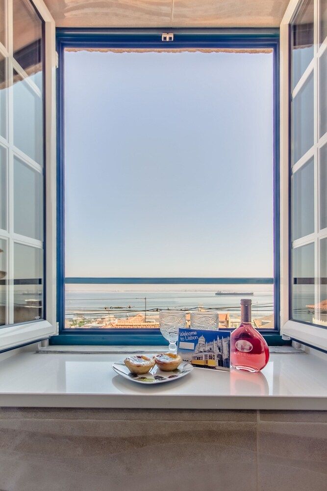 Alfama The Best Apartment, 2 Bedrooms, River View 13