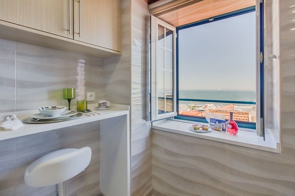 Alfama The Best Apartment, 2 Bedrooms, River View 14