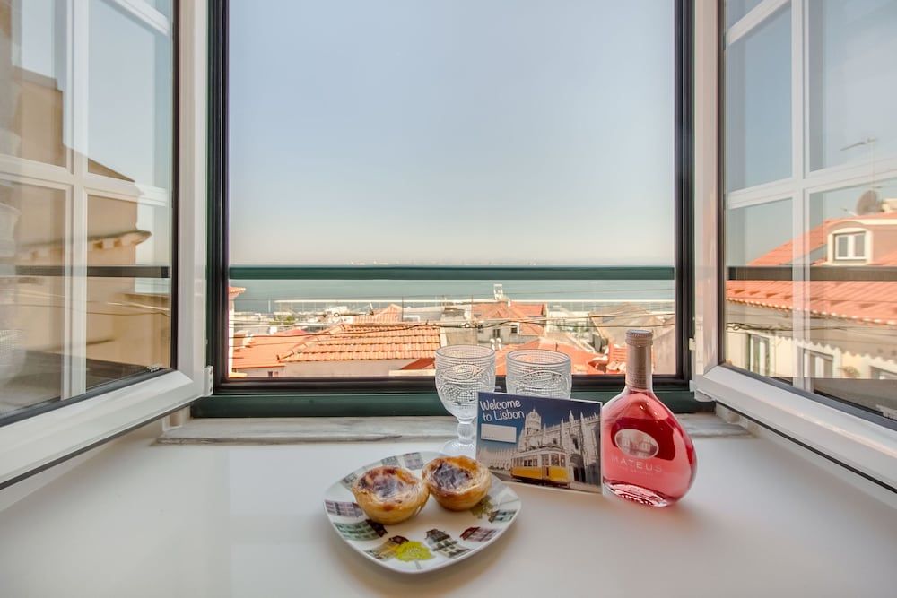 Alfama The Best Apartment, 2 Bedrooms, River View 12