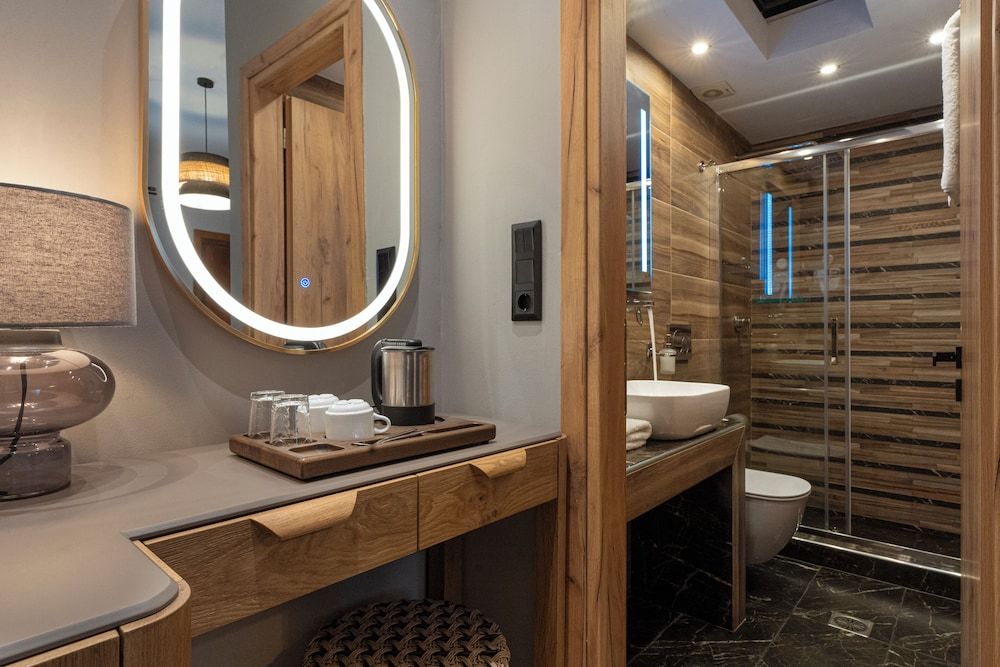 Semiramis Guesthouse Deluxe Triple Room 6