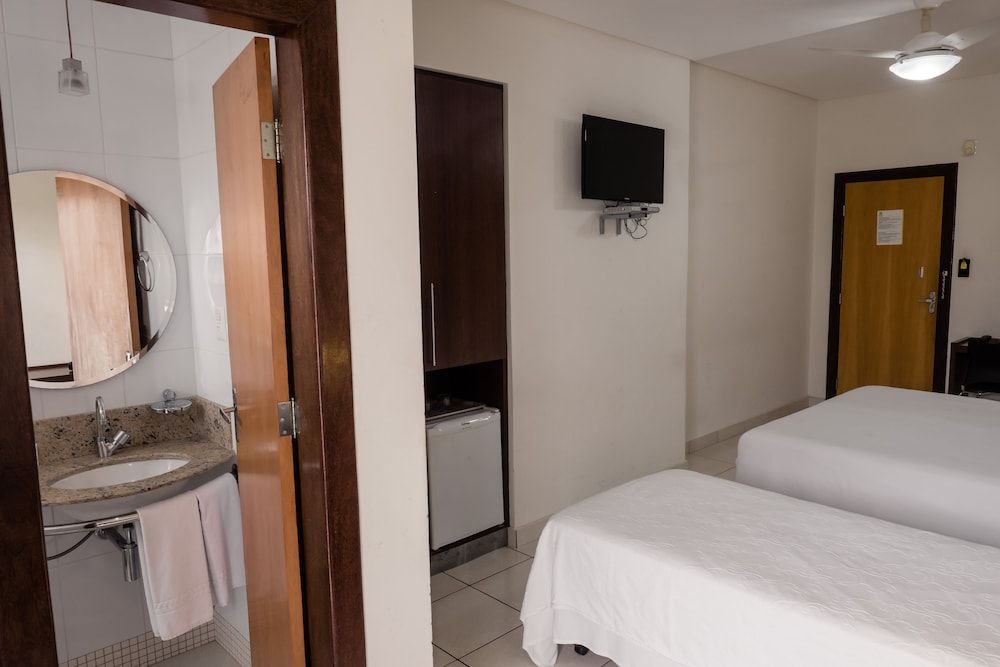 Ibituruna Center Hotel Family Triple Room 6