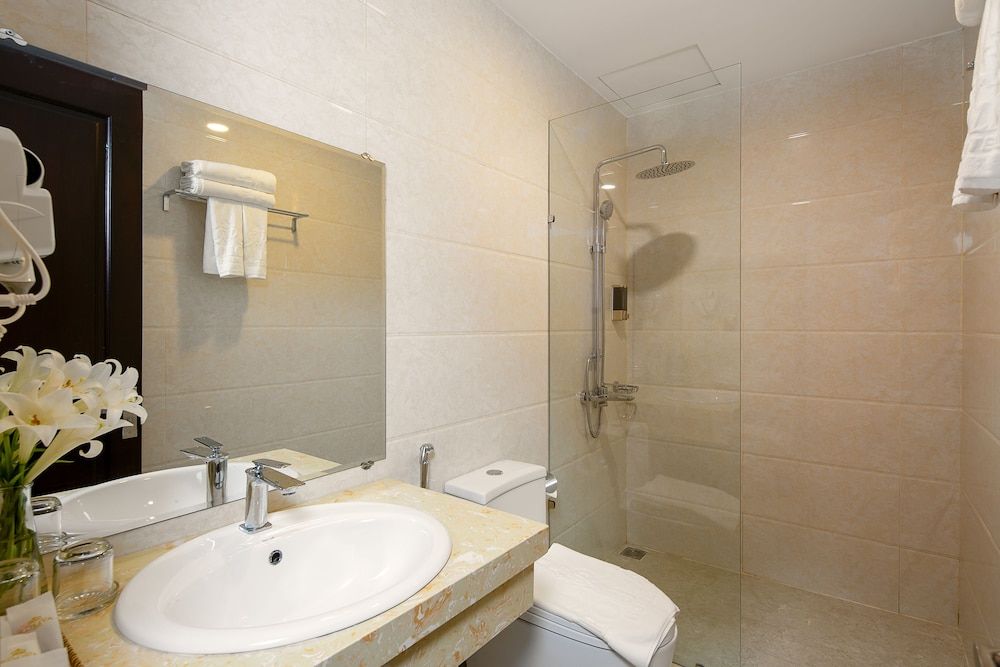 Roliva Hotel & Apartment Danang Deluxe Twin Room 7