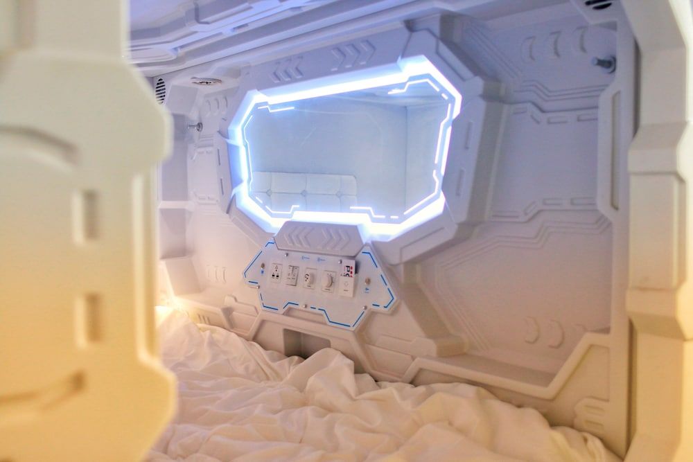 Pod Inn Side Entrance Single Capsule Bed 8